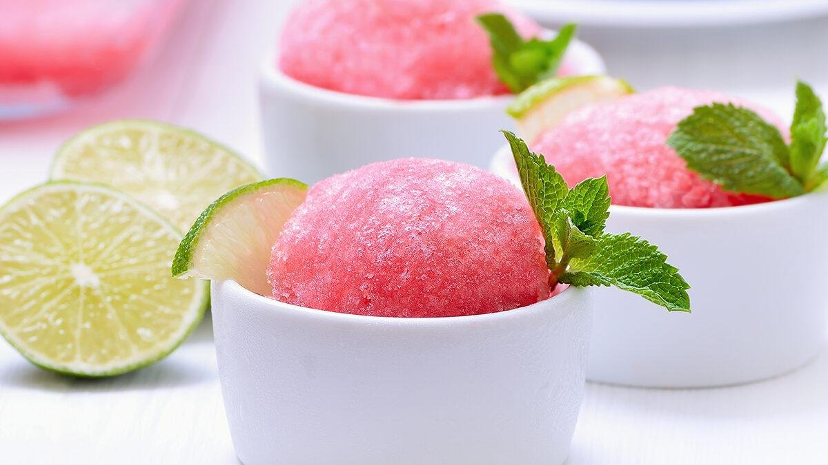 Sıcaktan bunalanlara serinleten çözüm: 10 dakikada buz gibi karpuzlu dondurma tarifi