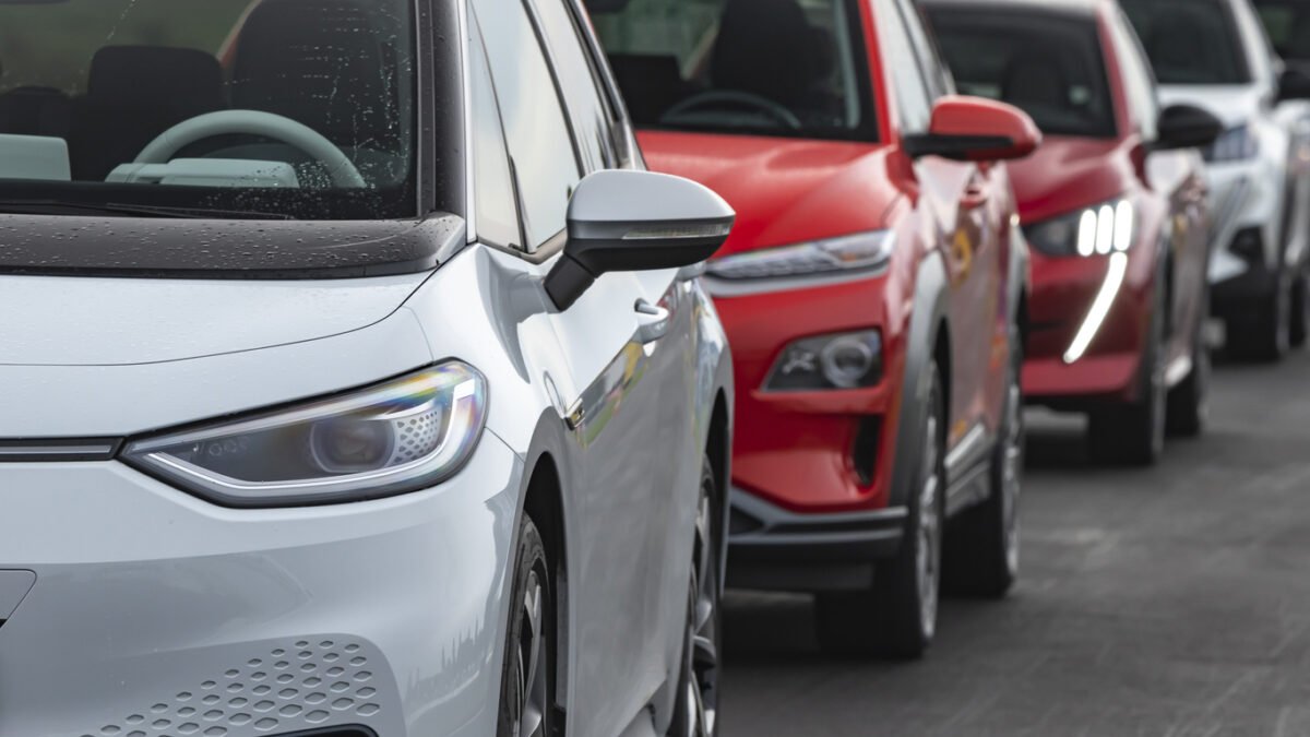 Tüm iddialara rağmen zirve değişmedi! İşte 2025'in ilk yarısında Avrupa'da en çok satan elektrikli otomobiller