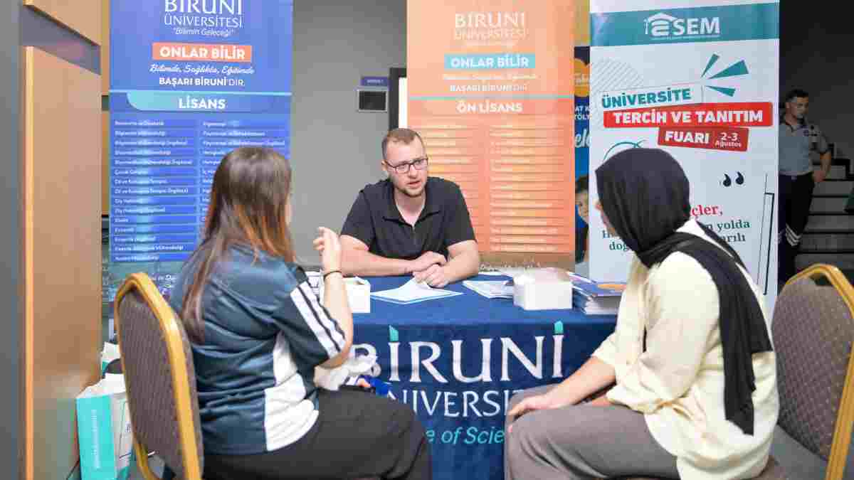 Üniversite Tercih ve Tanıtım Fuarı Esenyurtlu gençleri üniversitelerle buluşturdu