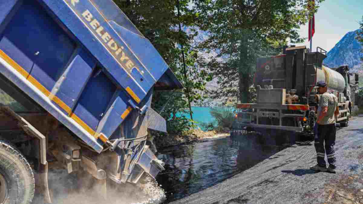 Büyükşehir Oymapınar Barajı çevresindeki yolları asfaltlıyor