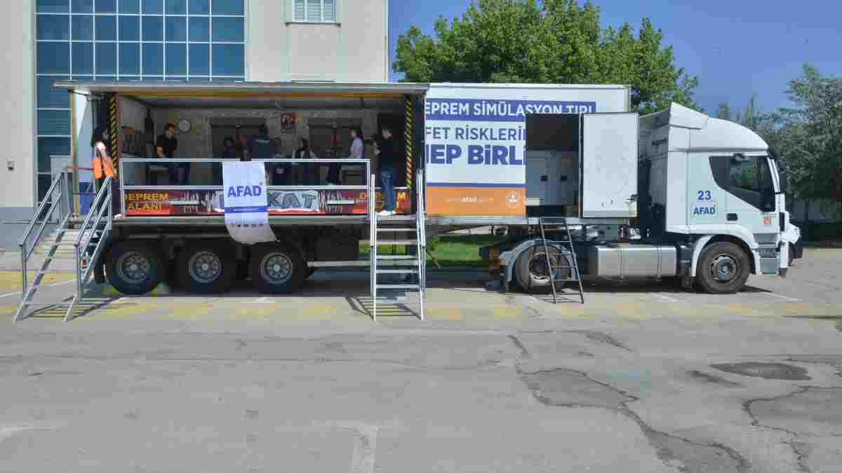 BUSKİ çalışanlarına deprem eğitimi