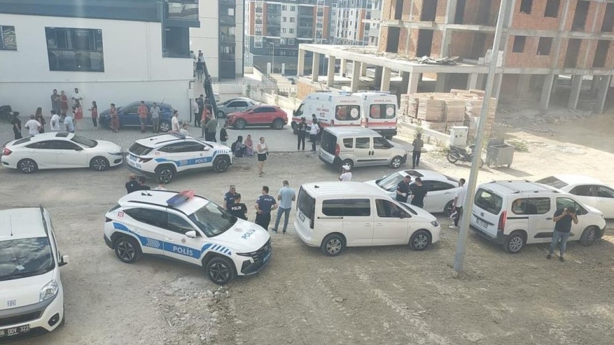 Edirne’de cinnet dehşeti: Eşini ve oğlunu öldürüp intihara kalkıştı