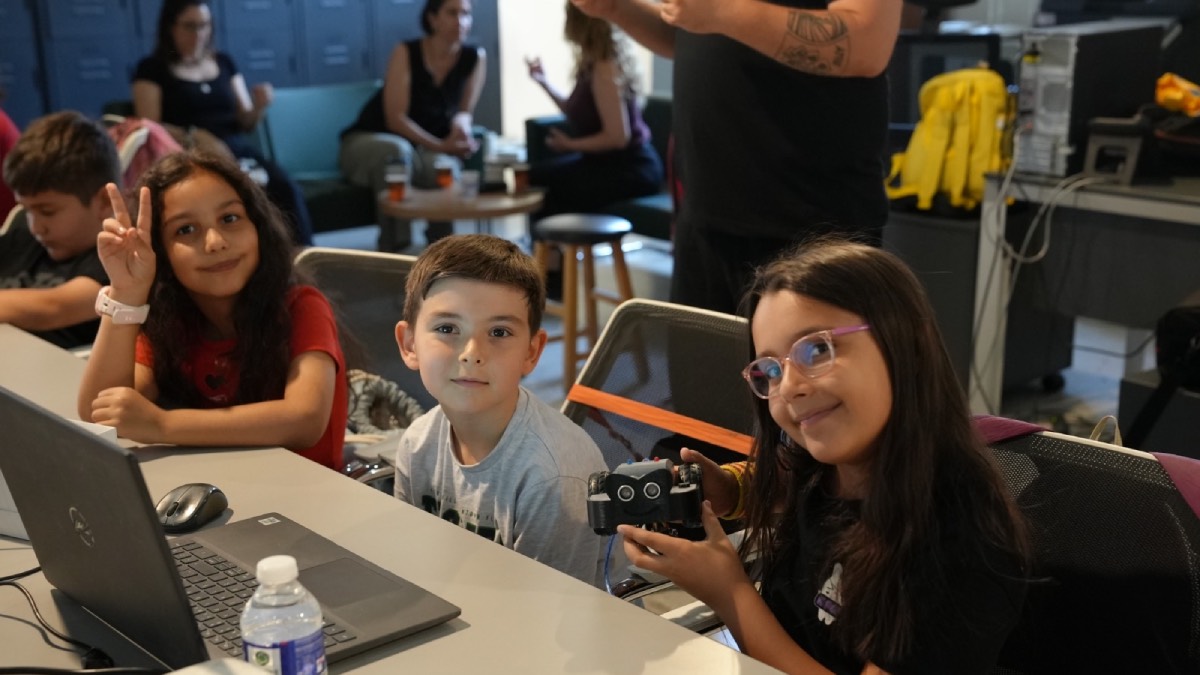 FabrikaLab İzmir ve Diyez Robotics’ten çocuklara robotik eğitimi desteği