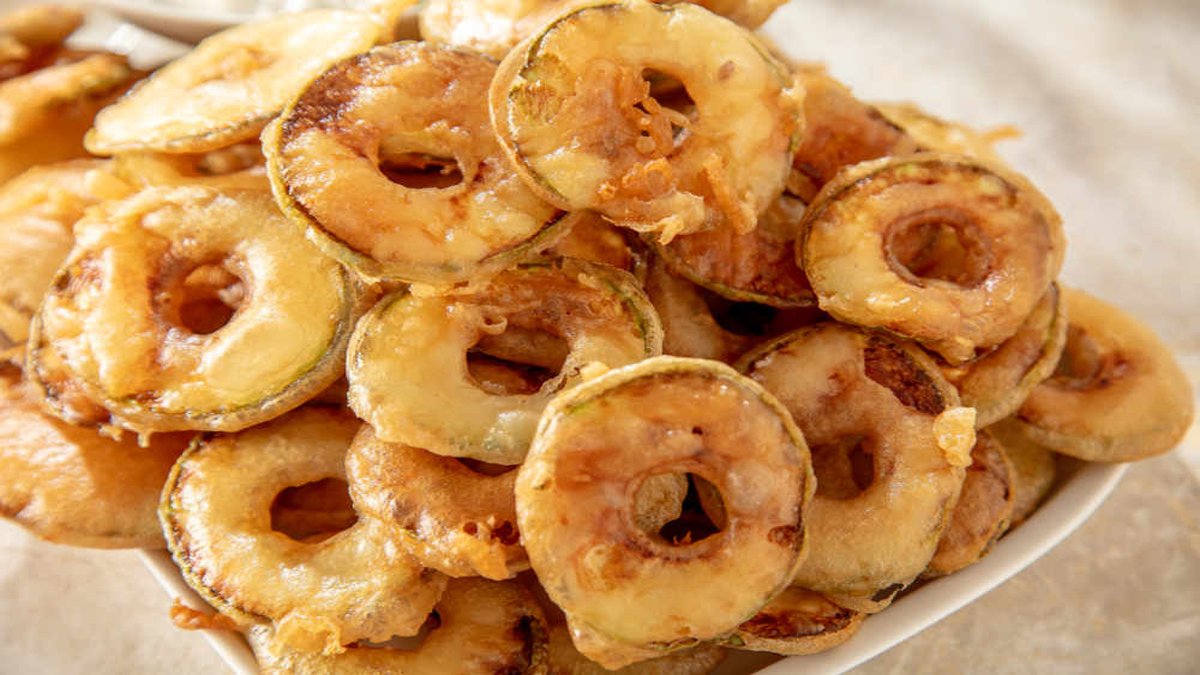 Evinizde 1 kabak varsa yemeğiniz hazır: İşte çıtır çıtır kabak kalamar tarifi