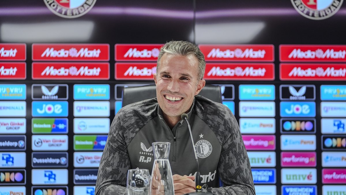Feyenoord Teknik Direktörü Robin van Persie'den Fenerbahçe ve Süper Lig yorumu: Hollanda'yla karşılaştırmak doğru değil