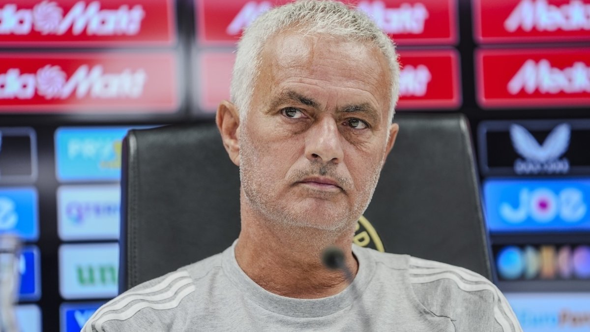 Fenerbahçe Teknik Direktörü Jose Mourinho tur için yüzde verdi: Favori değiliz