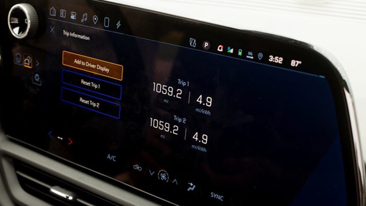 Dizel arabalar bile o kadar gitmiyor! Bu elektrikli araba 1.705 km gidiyor