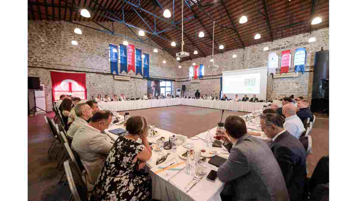 Tugay: Elimizin altında olan hazineleri görmeliyiz