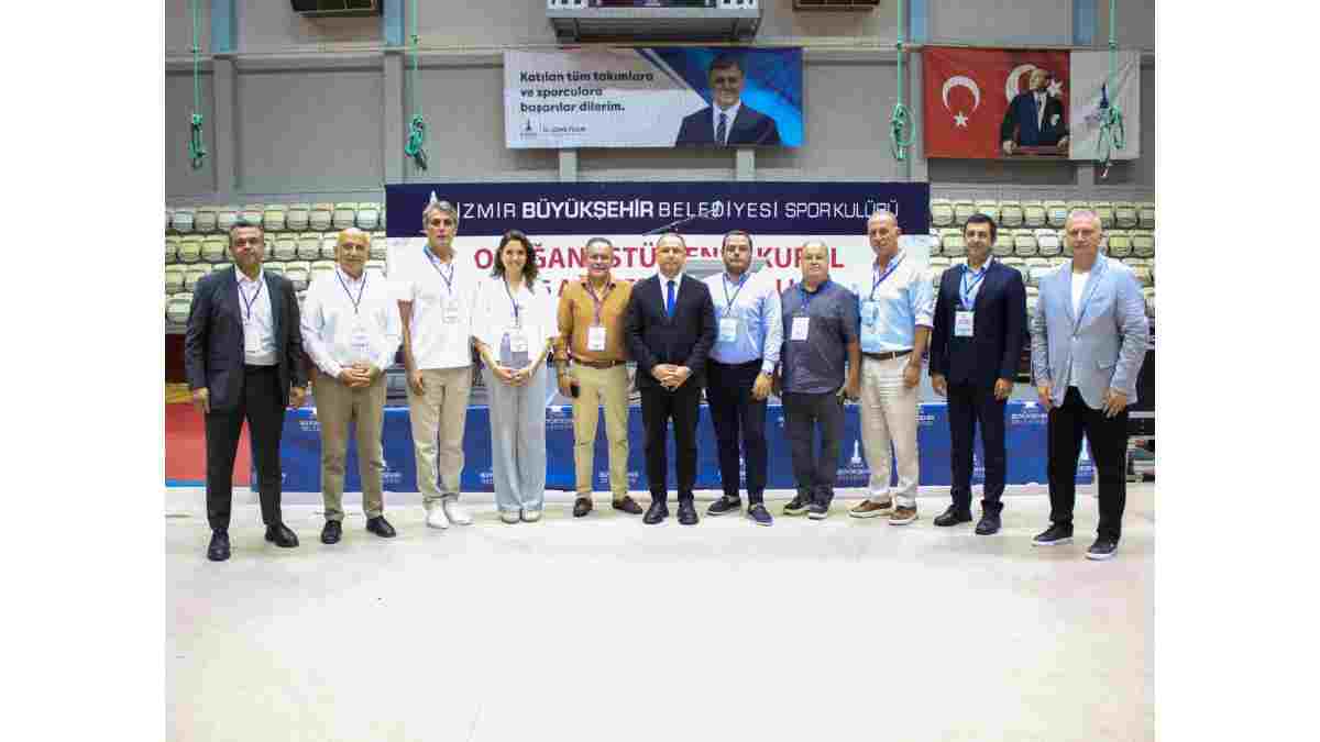 İzmir Büyükşehir Spor Kulübü’nde bayrak değişimi