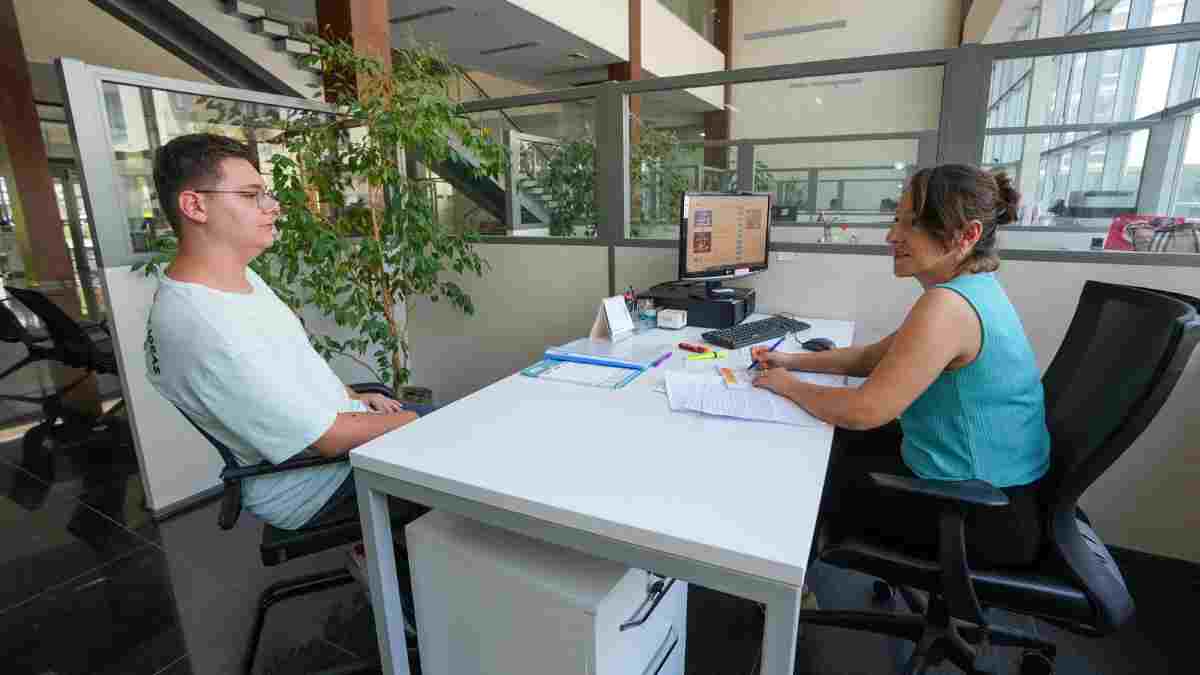Gaziemir Belediyesinden öğrencilere YKS tercih desteği