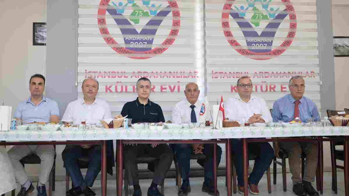 Başkan Vekili Aksoy, kahvaltı programında Esenyurt’taki hizmetleri anlattı