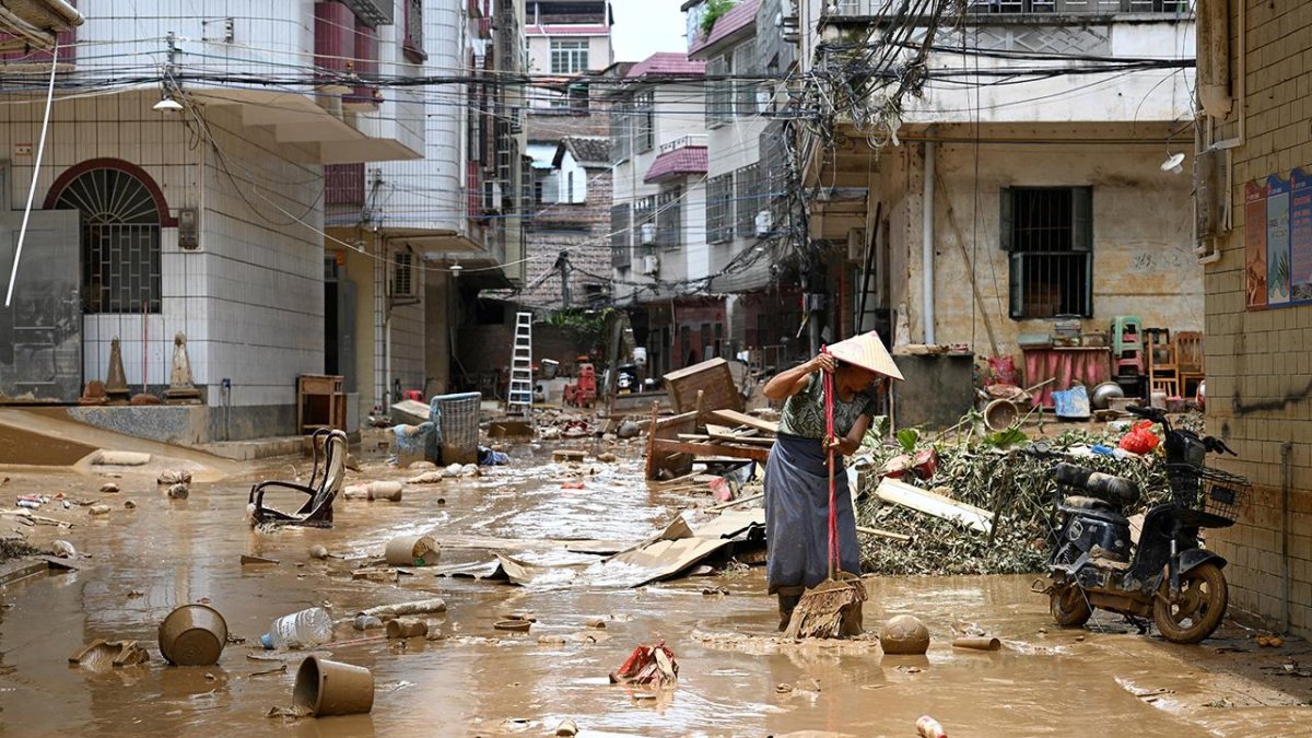 Çin'de heyelan: Guangzhou'da 7 kişi toprak altında kaldı