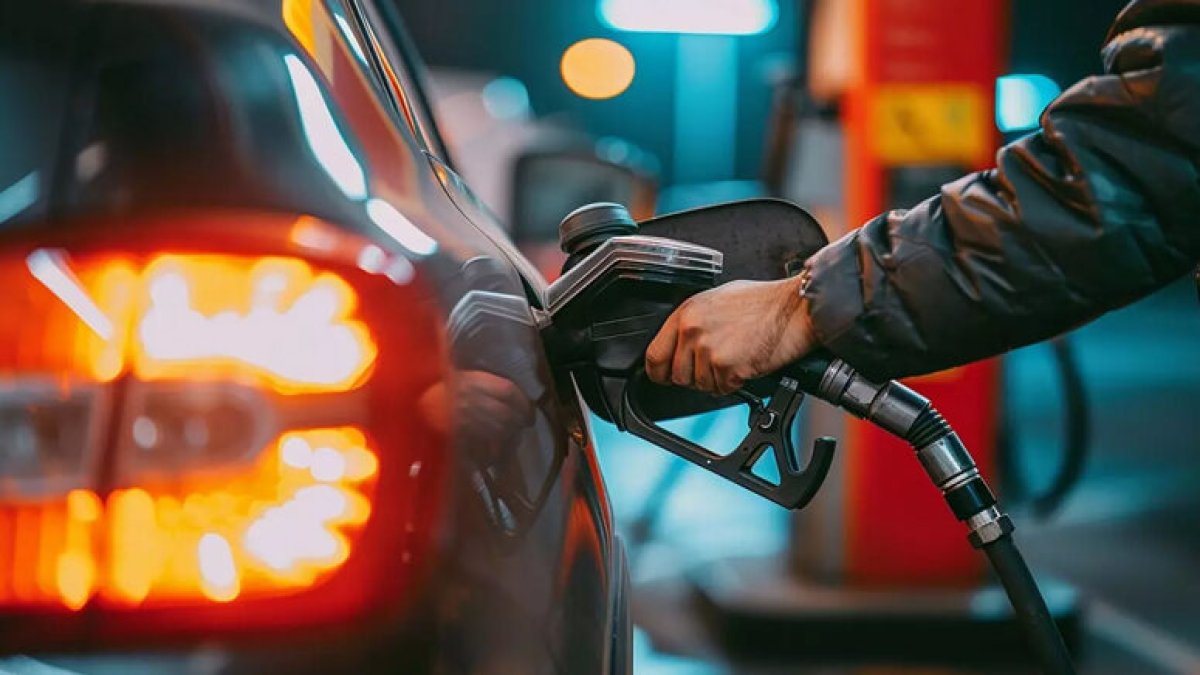 Sürücülere müjde: Motorine beklenen indirim geldi: 7 Ağustos güncel akaryakıt fiyatları