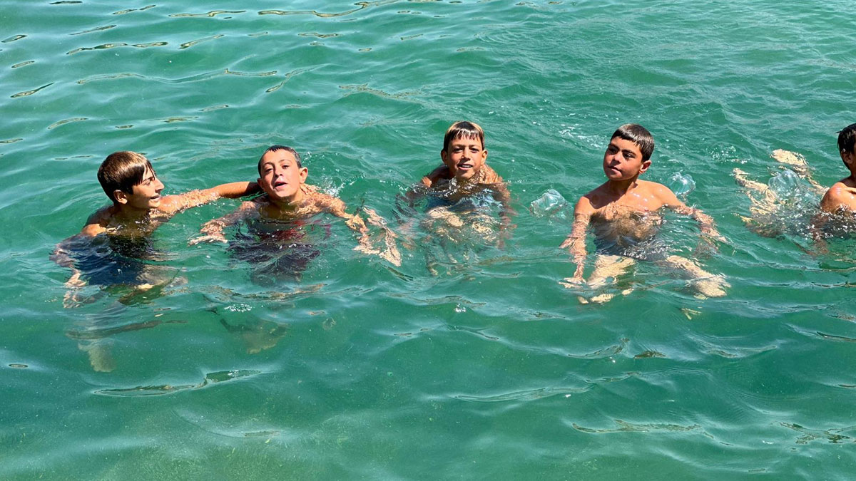 Van Gölü'nün çocukları yine sarardı: Kışın Ronaldo'ya, yazın Osimhen'e benziyorum