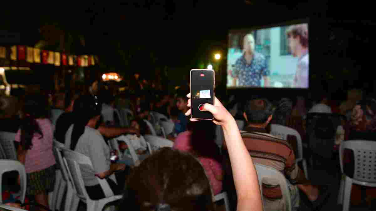 Bornova’da yaz akşamlarına sinema büyüsü