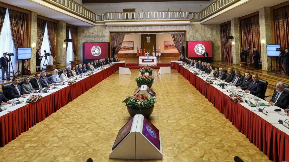 Milli Dayanışma Komisyonu toplantısında jammer kullanılacak