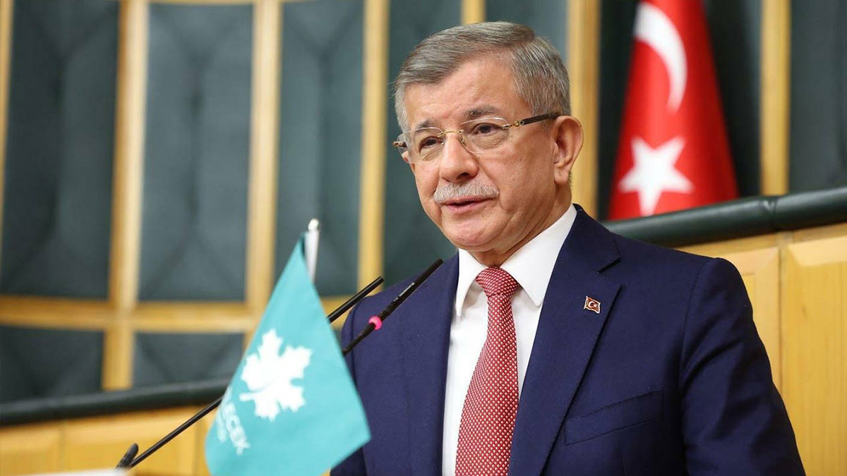 Davutoğlu'ndan diploma tepkisi: Sahte bir hayat inşa ediliyor