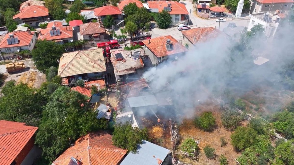 Burdur'da yangın dehşeti: Ahırdan eve sıçrayan alevler 6 kişiyi hastanelik etti