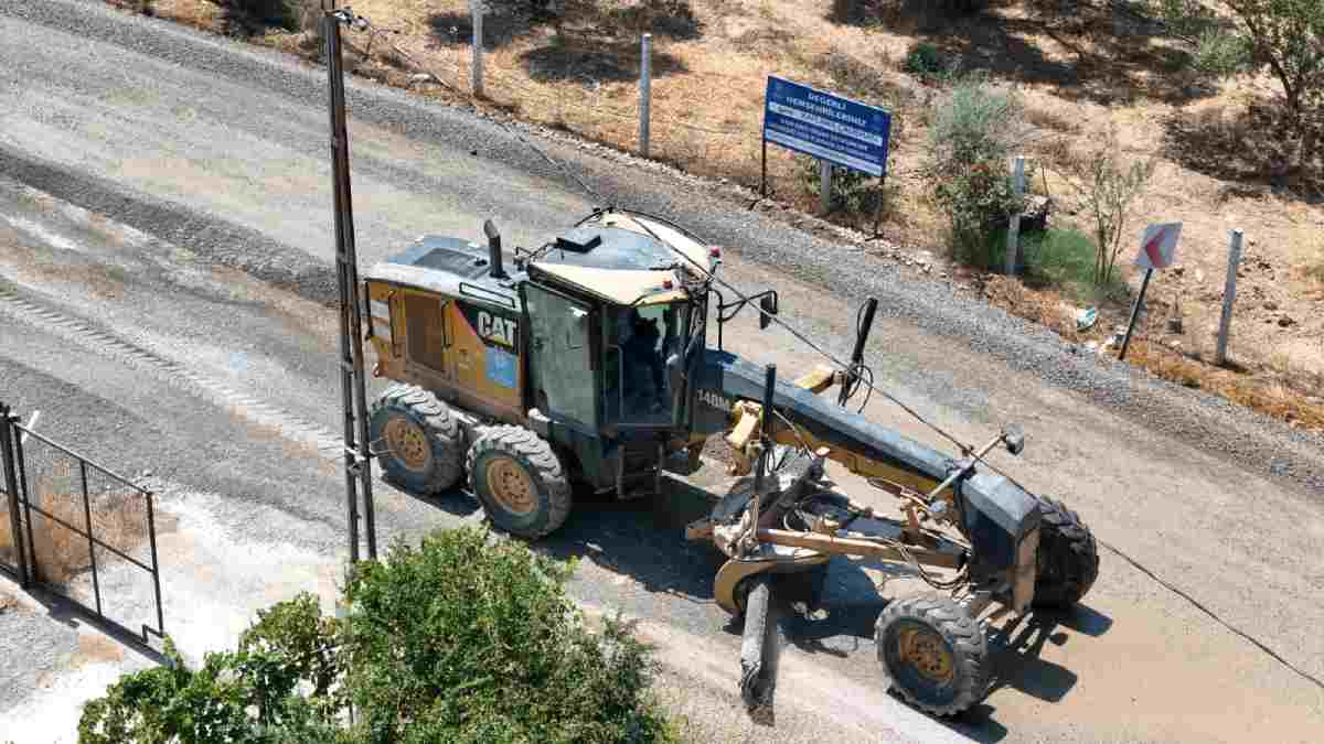 Kırsaldan kent merkezine kadar Aydın'ın tüm yollarını yeniliyor