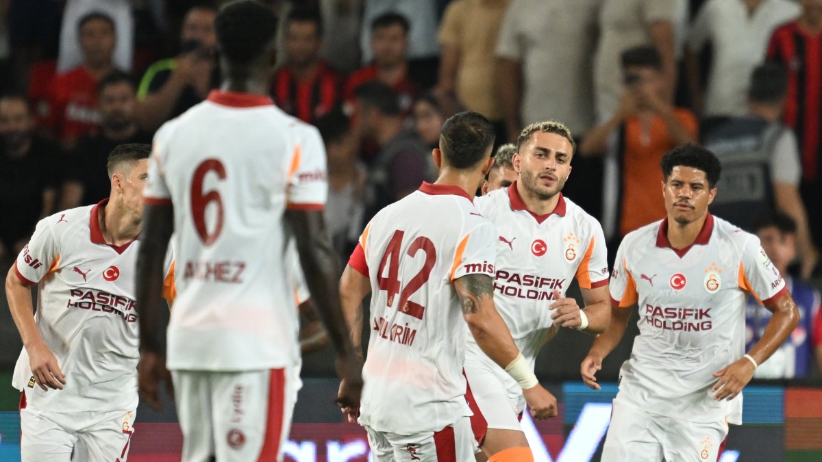 Aslan galibiyetle başladı: Galatasaray, Süper Lig'in ilk hafta maçında Gaziantep FK'yı 3-0 yendi