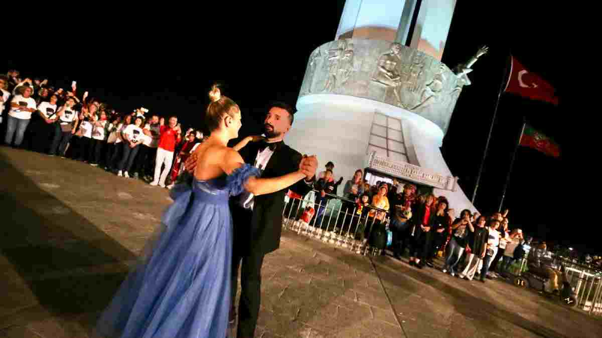 Karşıyaka Belediyesinden ücretsiz salon dansları kursu