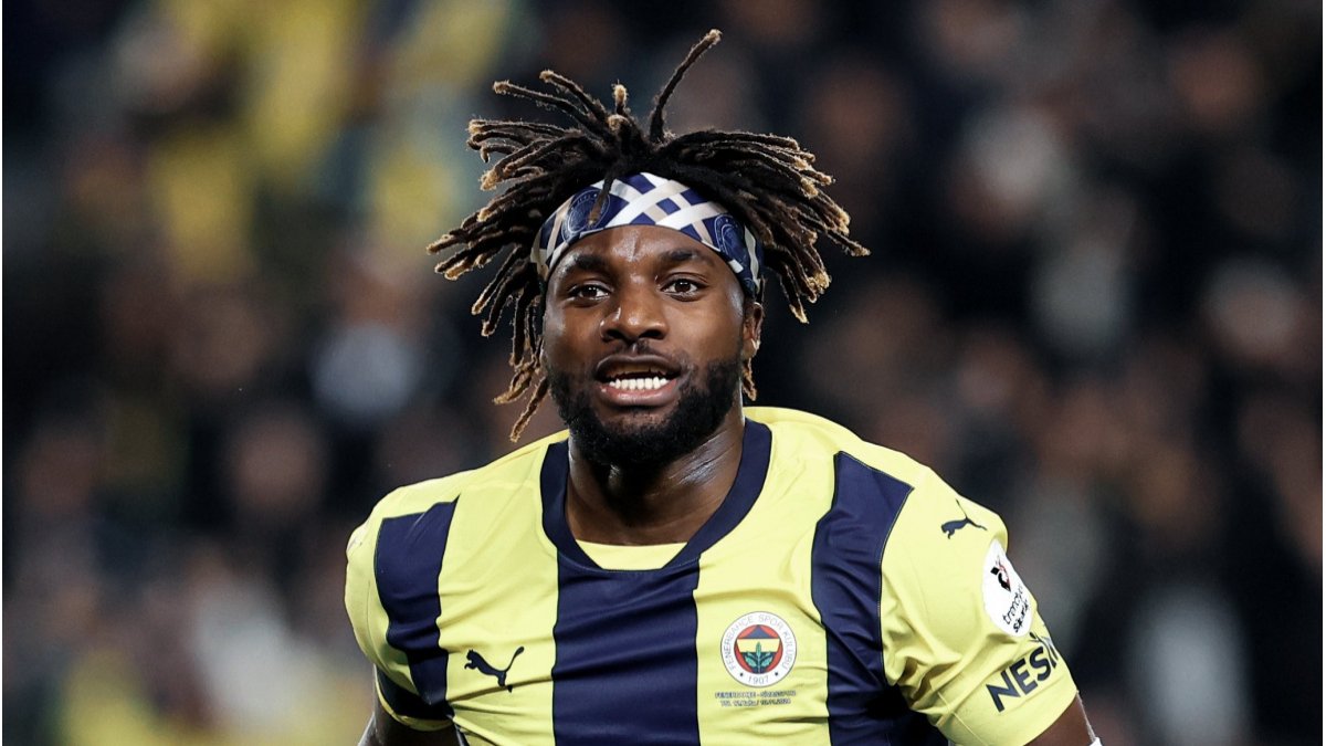 Saint-Maximin'in yeni takımı resmen belli oldu: Havalimanında coşkuyla karşılandı