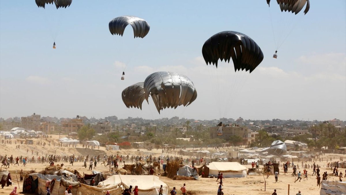 Gazze'de havadan atılan yardım kutusu can aldı