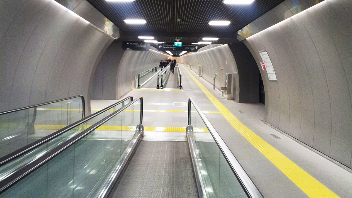 Metro İstanbul duyurdu: Gayrettepe İstasyonu'ndaki yürüyen bantlar kaldırılacak