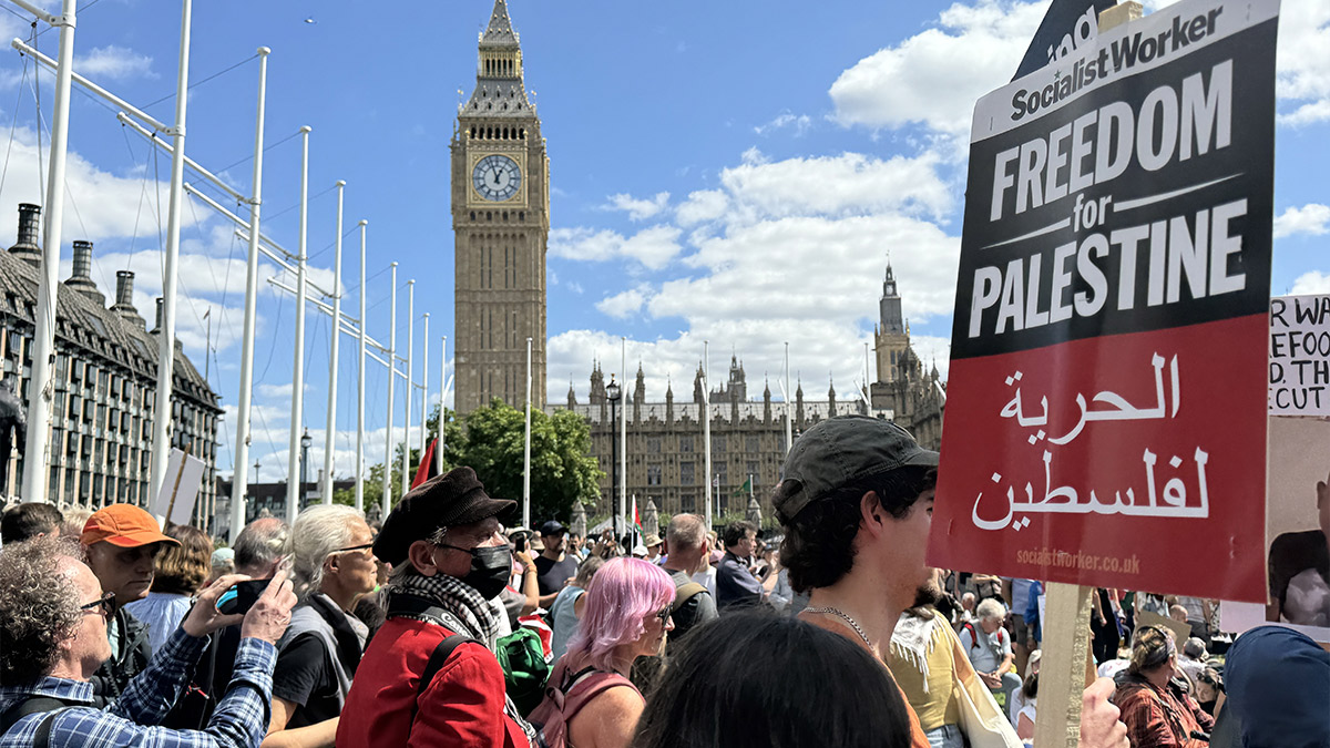 İngiltere'de Palestine Action'a destek eyleminde çok sayıda gözaltı