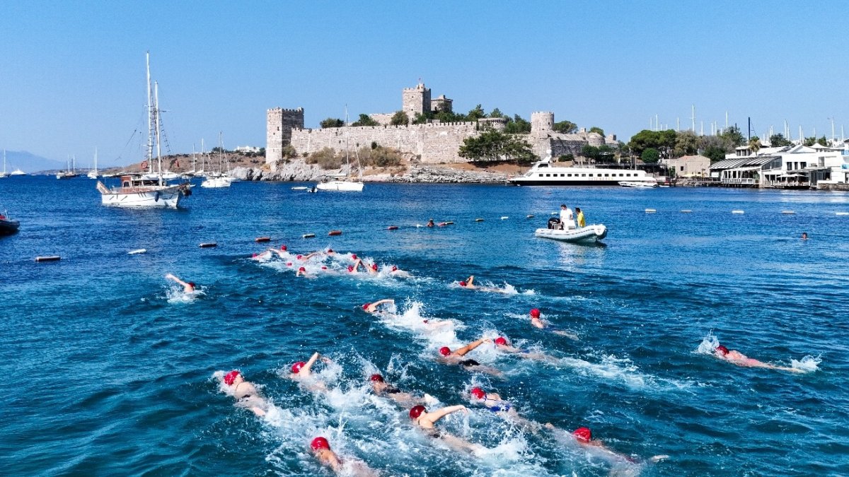 Memorial ve Yüzme Federasyonu Bodrum'da sağlığa kulaç attı