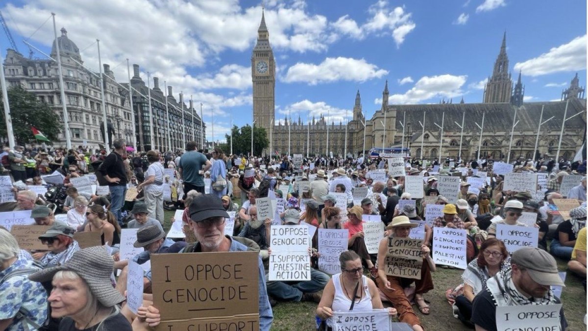Londra’da on binlerce kişiden Gazze’ye Destek: İsrail’i silahlandırmayı durdurun