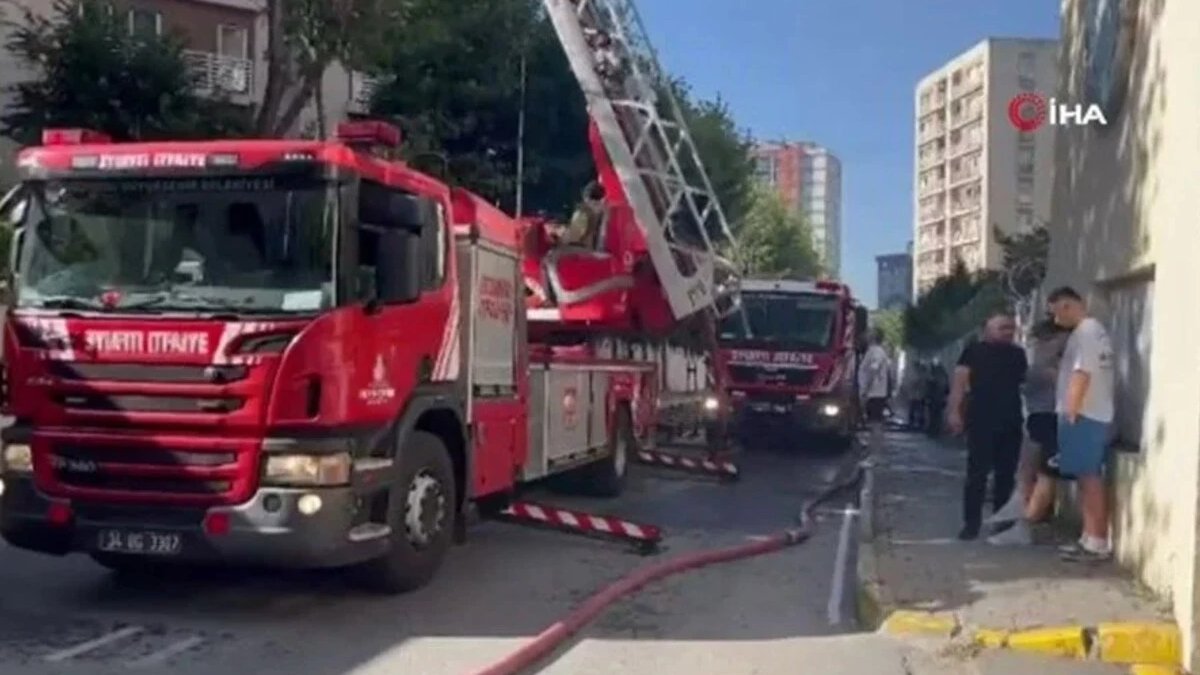 Bağcılar'da 15 katlı binada yangın