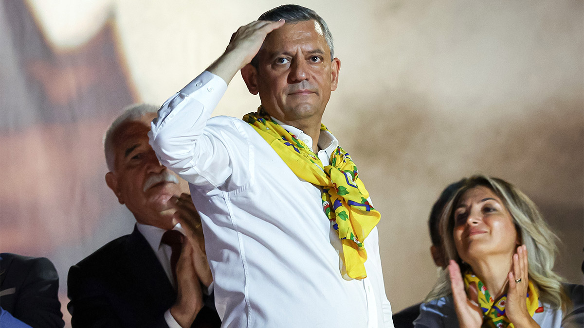 Özgür Özel’den Adalet Bakanı’na sert tepki: AK Toroslar çetesini dağıtmazsanız onun üyesisiniz