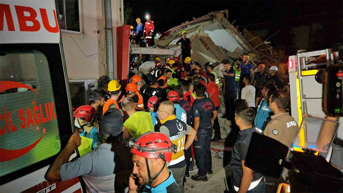 Balıkesir'de 6.1'lik deprem: Enkaz altında kalan 1 kişi hayatını kaybetti