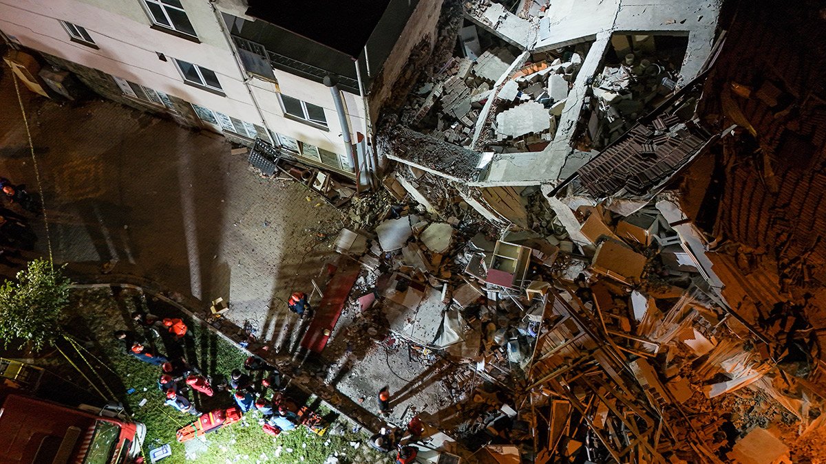 Balıkesir'de 6.1'lik deprem: Enkaz altında kalan 1 kişi hayatını kaybetti