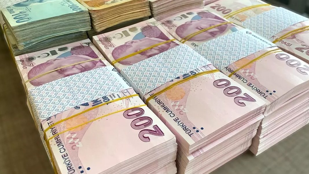 Ekonomide böyle dengesizlik hiç görülmemişti: Hazine 100 lira ödeme için 400 lira borçlanıyor