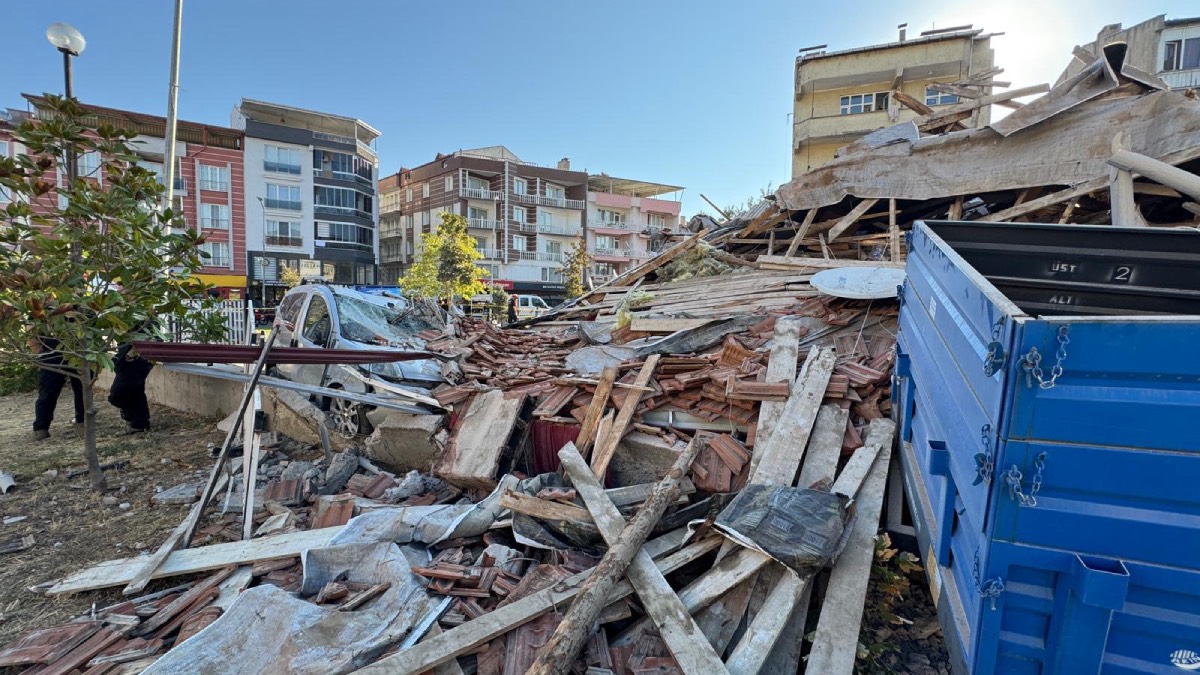 İzmir İtfaiyesi Balıkesir için görev başında
