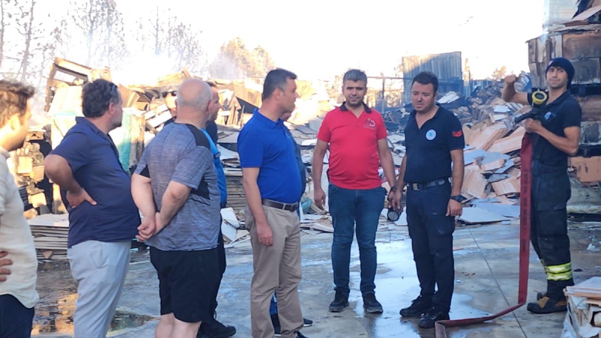 Başkan Sarıkurt, Çorlu’daki yangın bölgesinde incelemelerde bulundu
