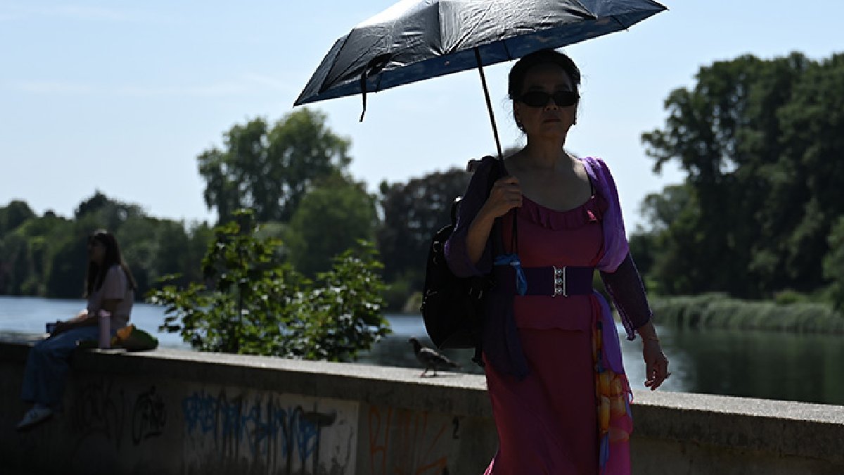 İngiliz yetkililer, aşırı sıcaklar nedeniyle turuncu alarm verdi