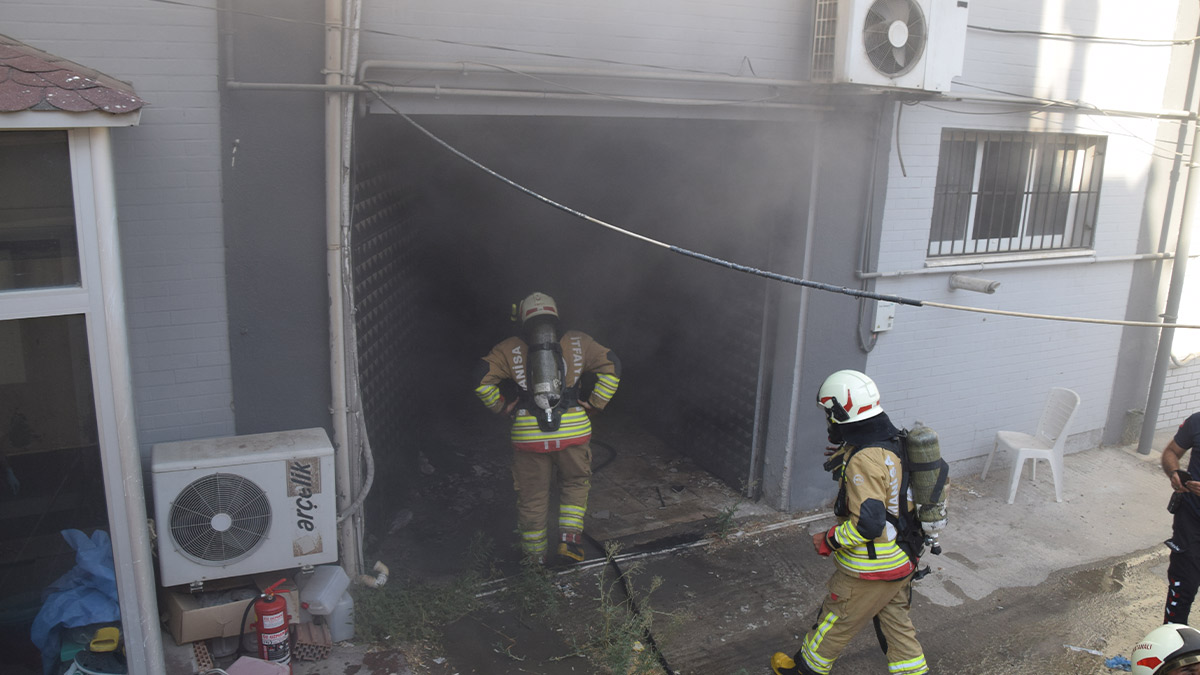 Manisa'da 112 Acil Servis istasyonunda yangın