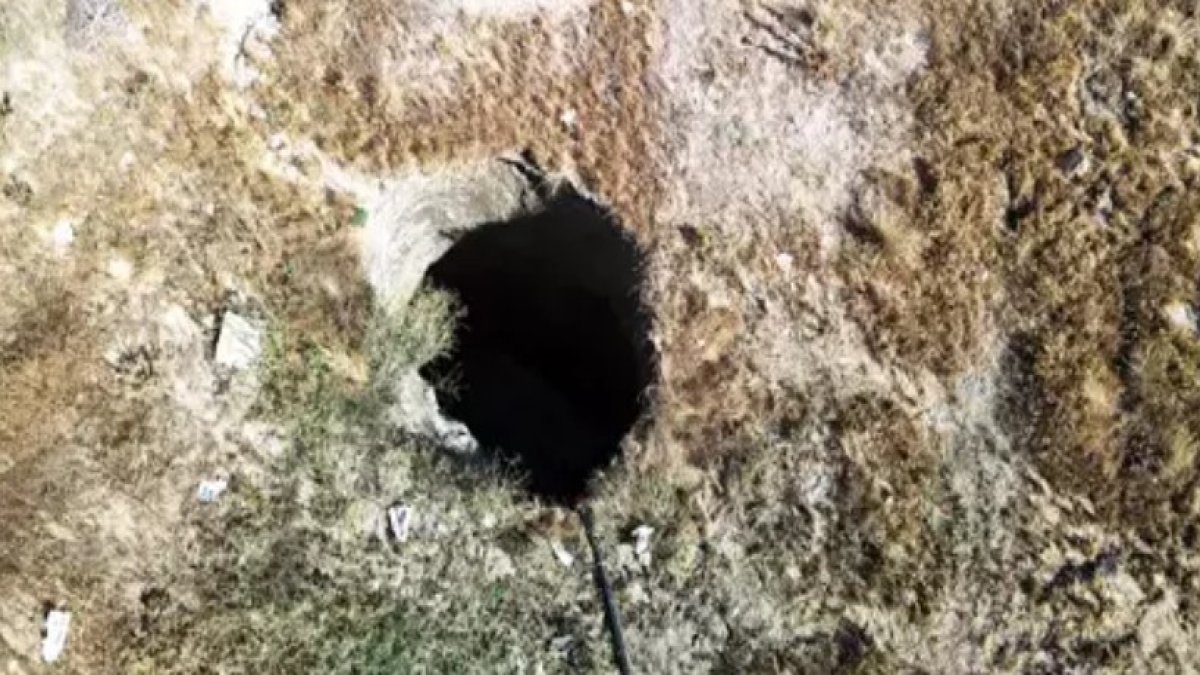 Balıkesir depreminin ardından Eskişehir'de 6 metrelik obruk oluştu: Mahalle sakinleri tedirgin