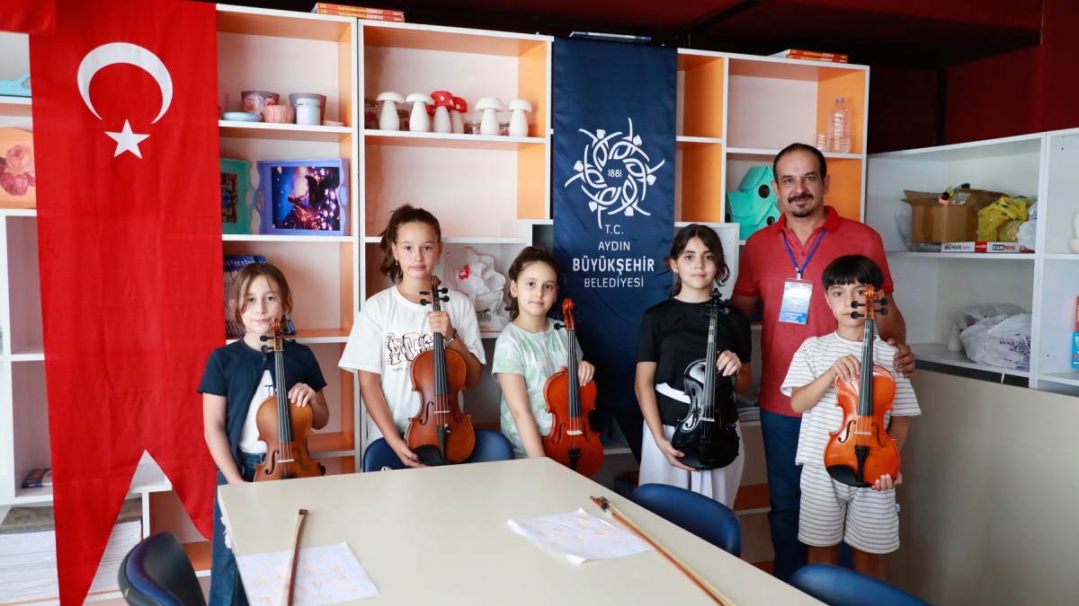 Aydın Büyükşehir Belediyesi’nden çocuklara ücretsiz keman eğitimi