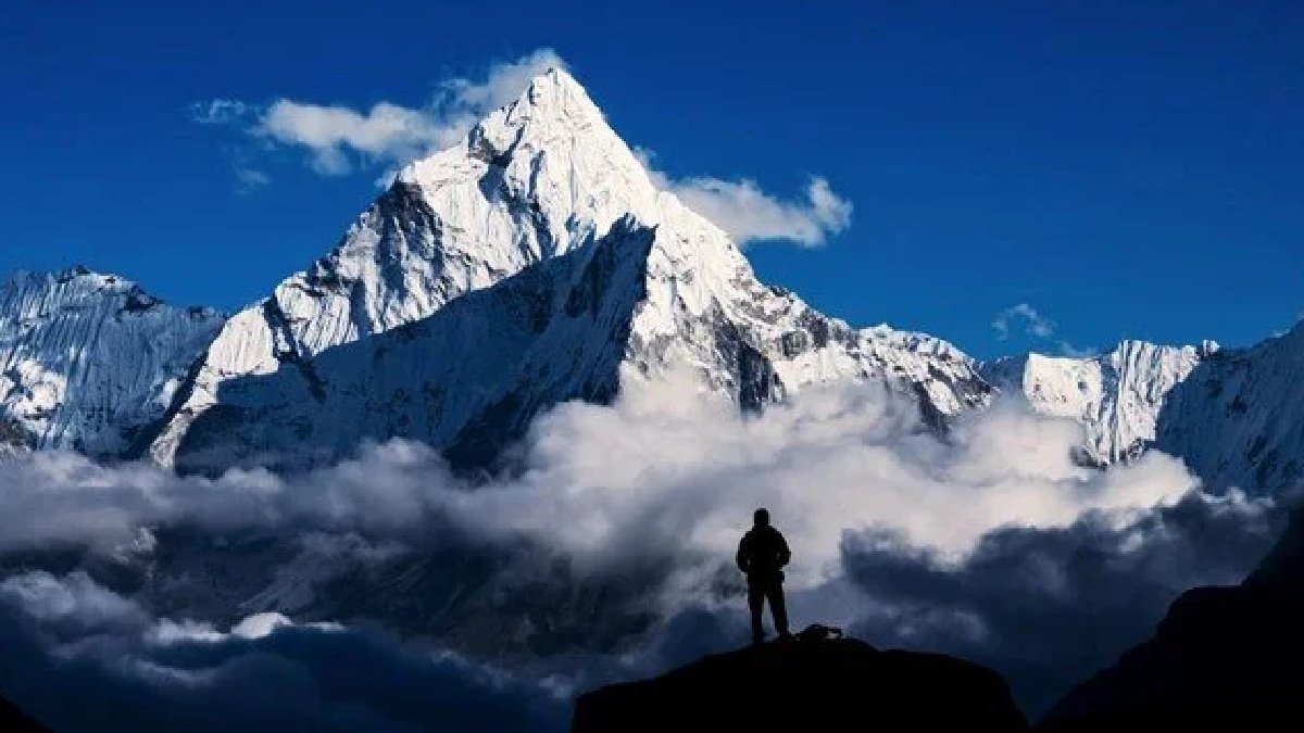 Everest Dağı'nda 10 yıl sonra bir ilk