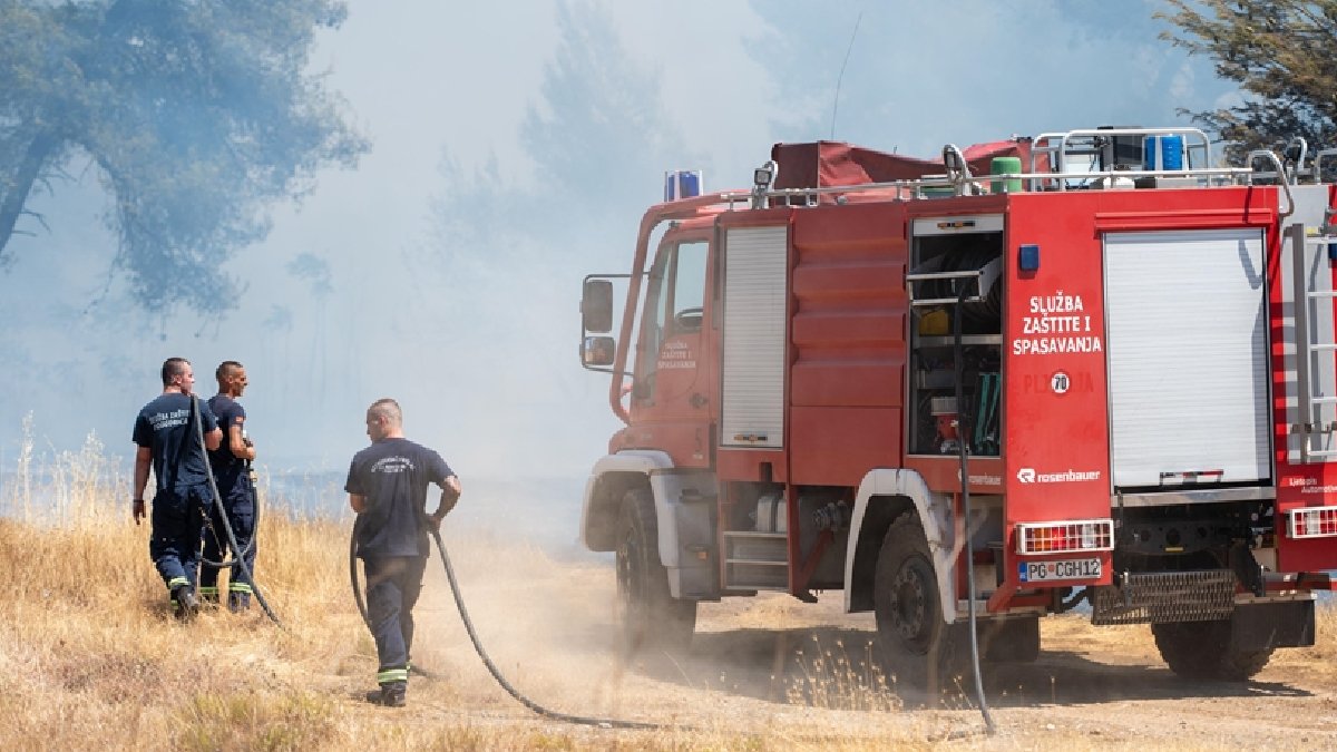 Karadağ, komşu ülkelerden yardım istedi: Yangınlar kontrol altına alınamıyor