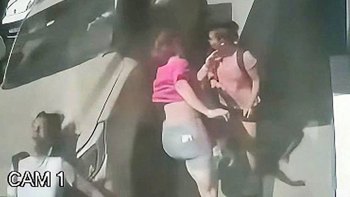 Kaldırımda yürüyen iki kadının hayatını altüst etti! Göz doktorunun akıl almaz sorumsuzluğu kamerada