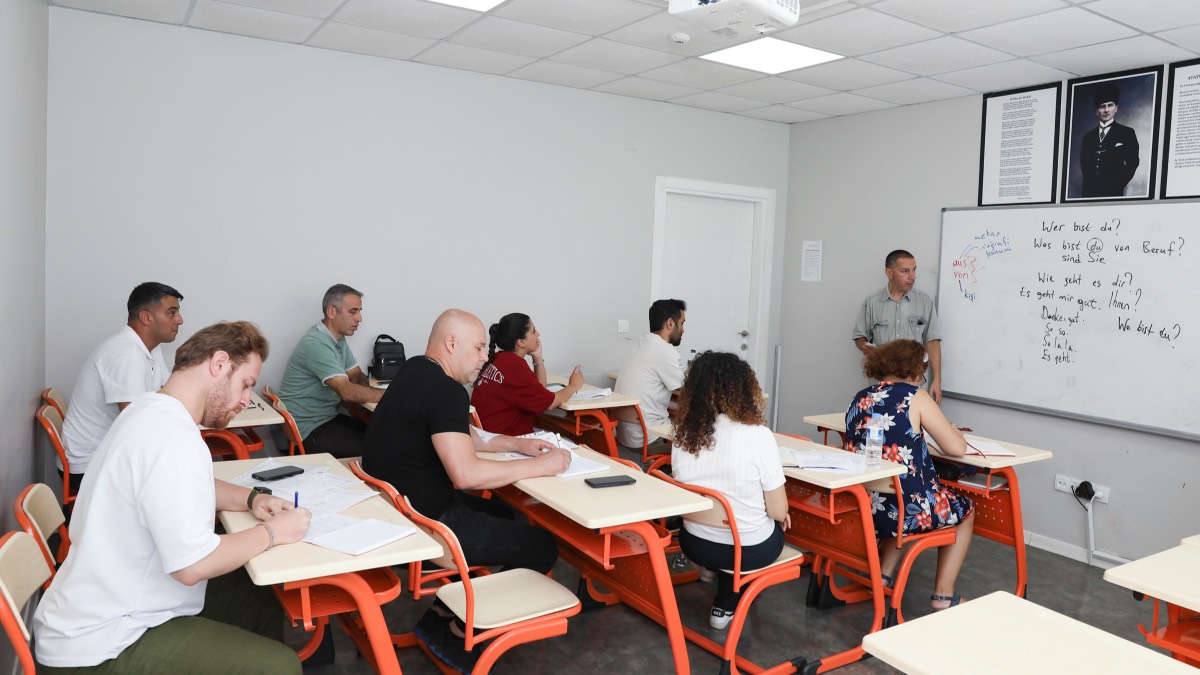 Mersin Büyükşehir Belediyesi’nden ücretsiz yabancı dil kursu hizmeti