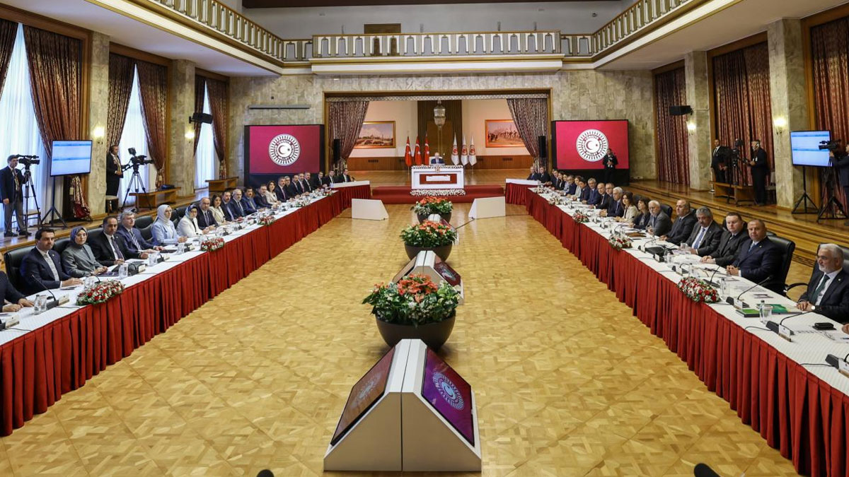 DEM Partili vekillerden 'komisyon' açıklaması: Tarihi bir rol üstleniyoruz