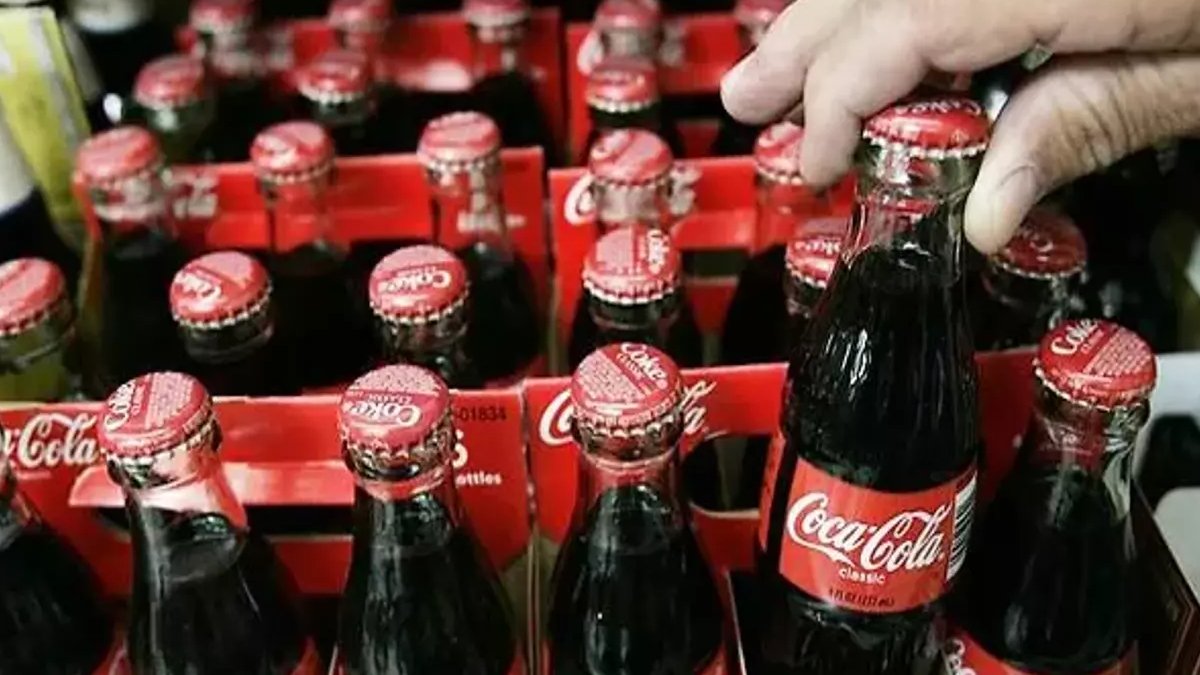 Coca Cola popüler içeceğini acilen raflardan toplatıyor