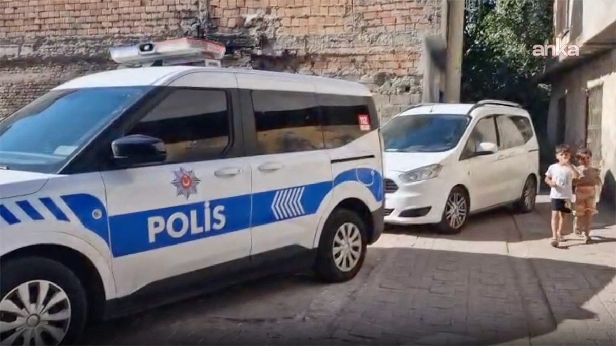 Diyarbakır'da sokak ortasında silahlı saldırı! Baba ve kızı yaralandı