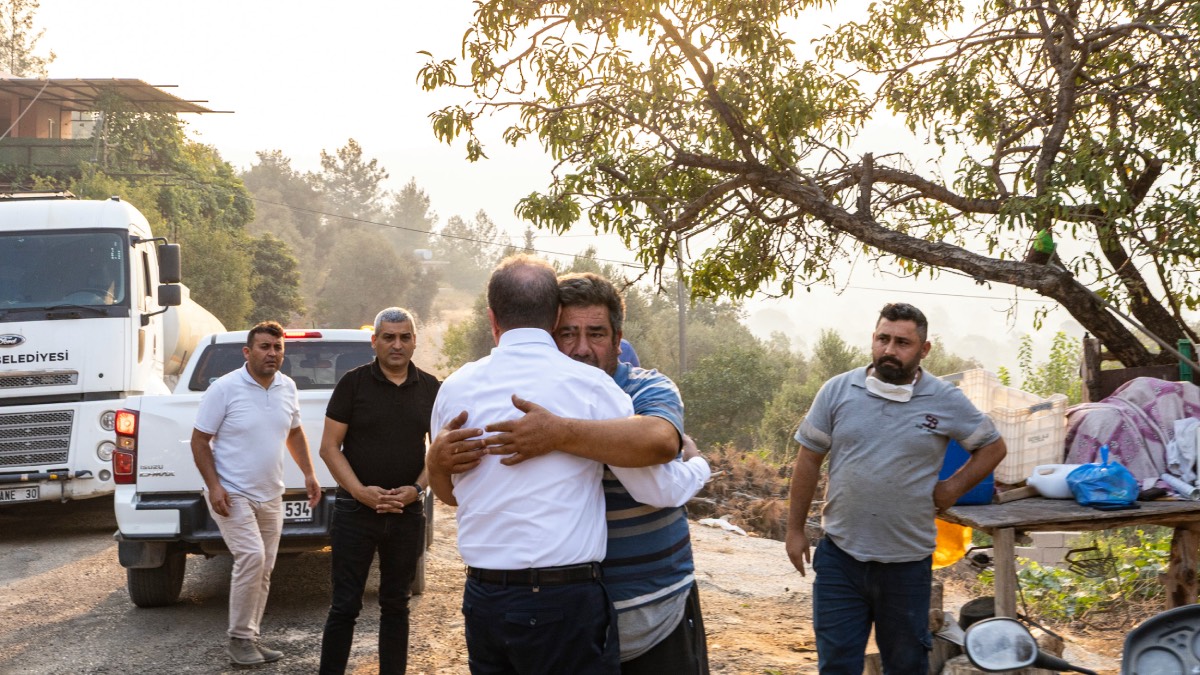 Başkan Seçer, Silifke’deki yangın bölgesinde incelemelerde bulundu